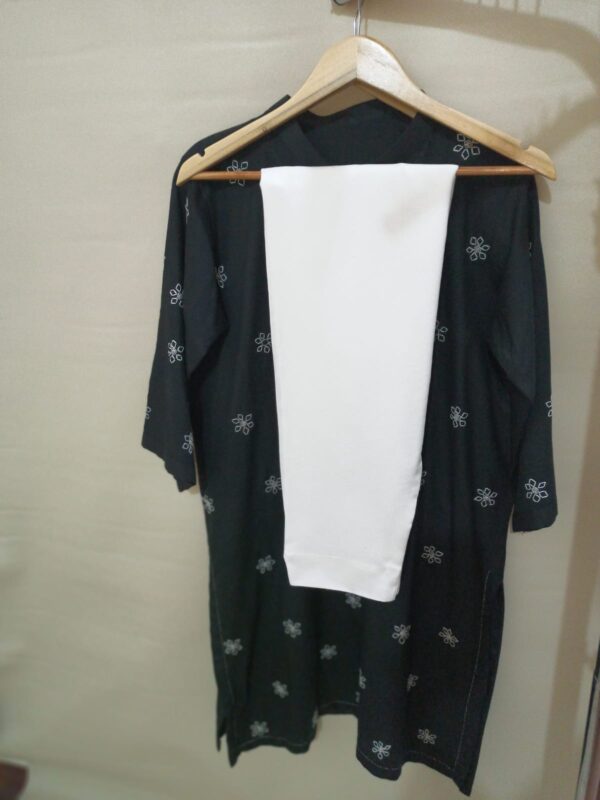 Black Embroidered Kurta with Floral Detailing