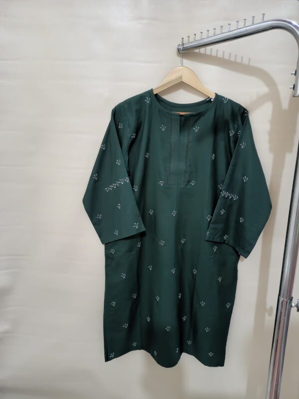 Green Embroidered Kurta with Minimalistic Patterns