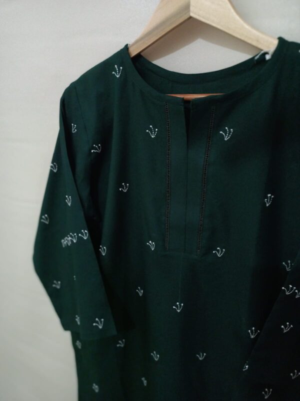 Green Embroidered Kurta with Minimalistic Patterns