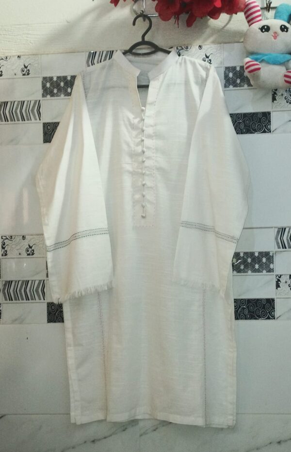 Elegant White Kurta with Button Detailing and Embroidered Sleeves